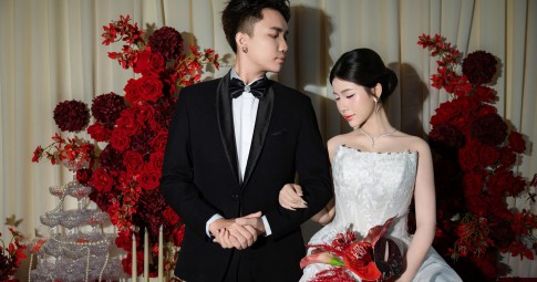 THÁP RƯỢU ĐỎ